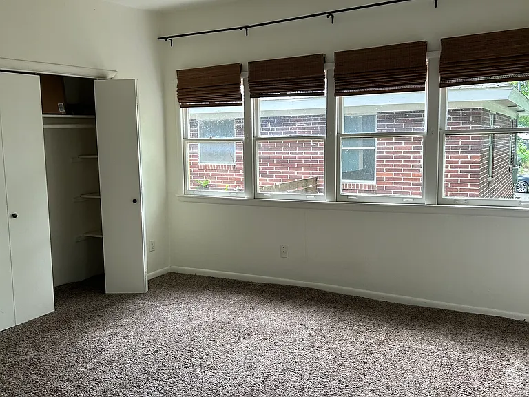 422 S Church Ave — Photo 3