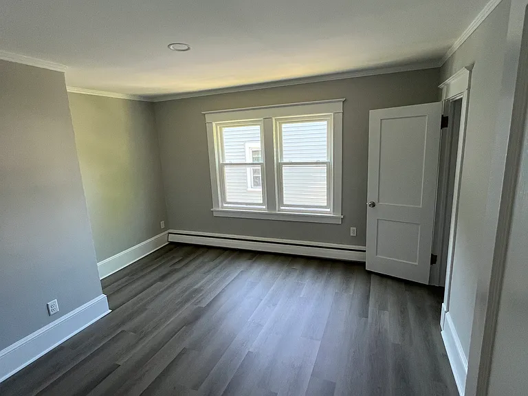 44 S Grand Ave — Photo 12