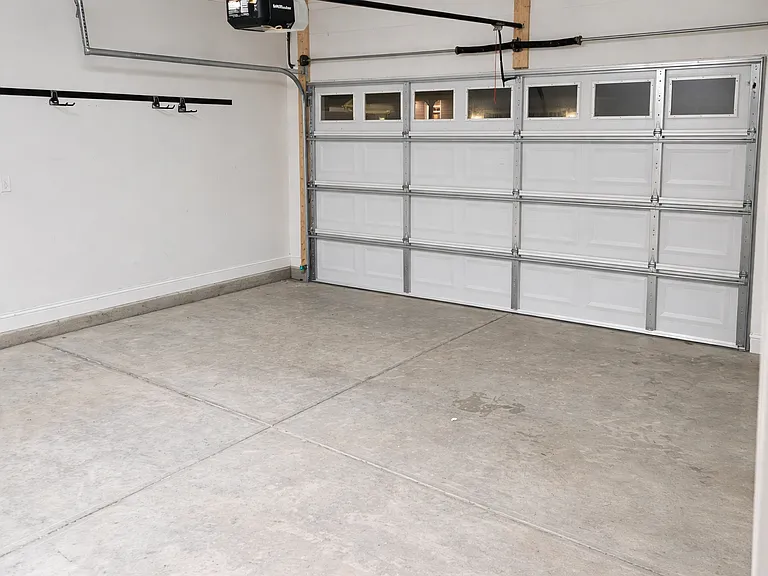 182 Hillmont Dr — Photo 23