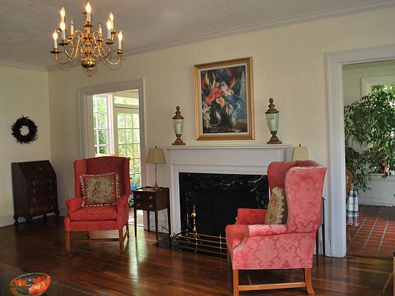 4th image of 4827 Algonquin Ave
