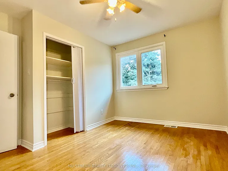 45 Emmeloord Cres — Photo 24