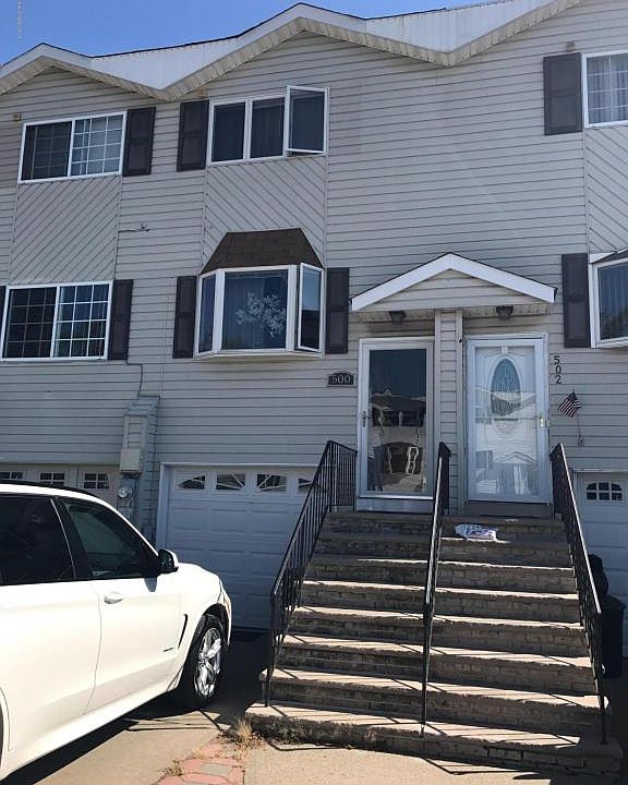 1st image of 500 Medina St