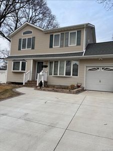 23 W Court Dr, Centereach, NY, 11720