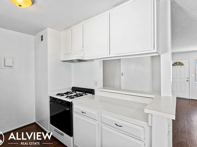 34052 Alcazar — Photo 3