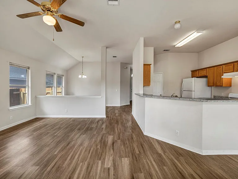 216 Meadowside Dr — Photo 23