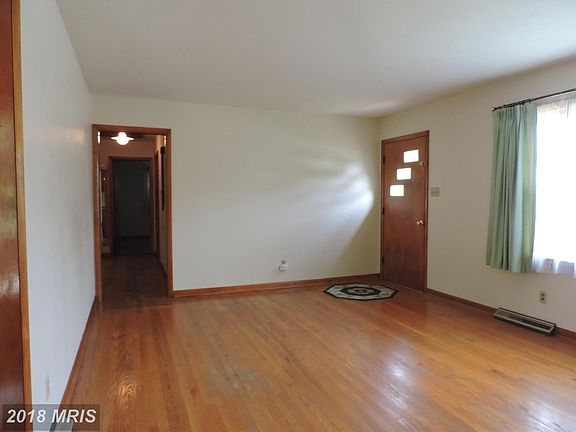 4th image of 18545 Maugans Ave