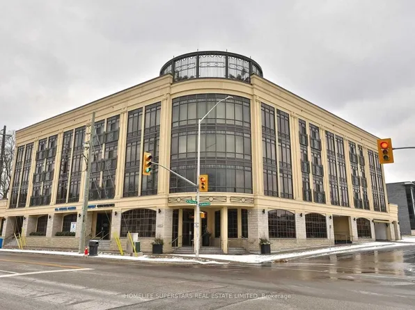 205 Lakeshore Rd W #302, Oakville, ON L6K 0H8