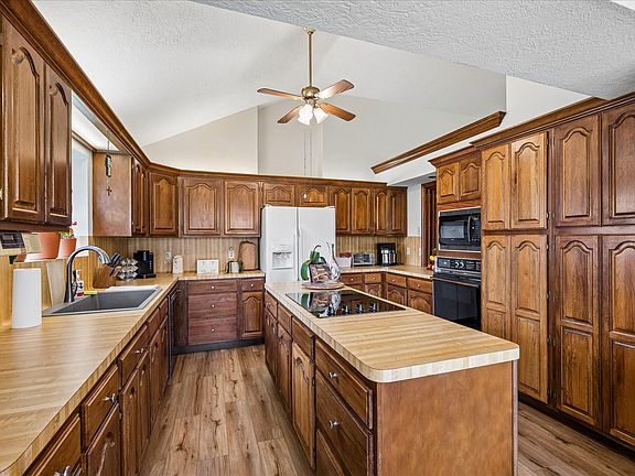 5th image of 1104 Tipperary Ave