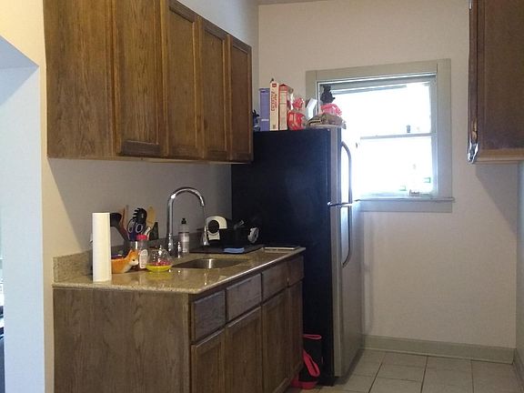 5th image of 2416 N Artesian Ave #2