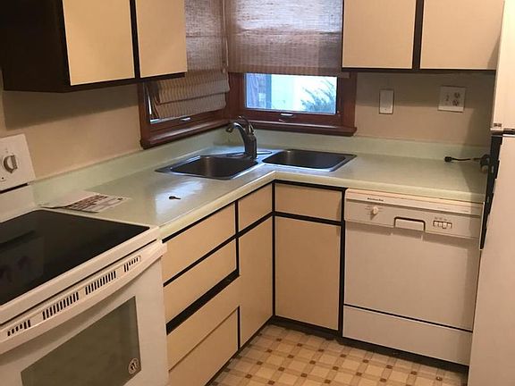 2nd image of 23733 N Quentin Rd