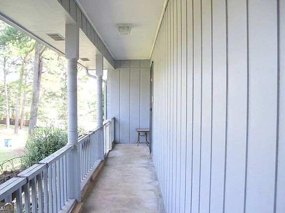 3rd image of 2588 Kings Way