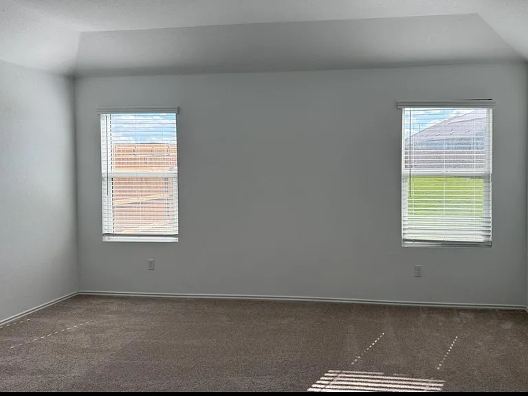 124 Greystone Ct — Photo 8