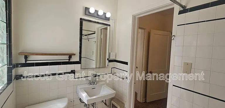 676 Memorial Dr #102 — Photo 3