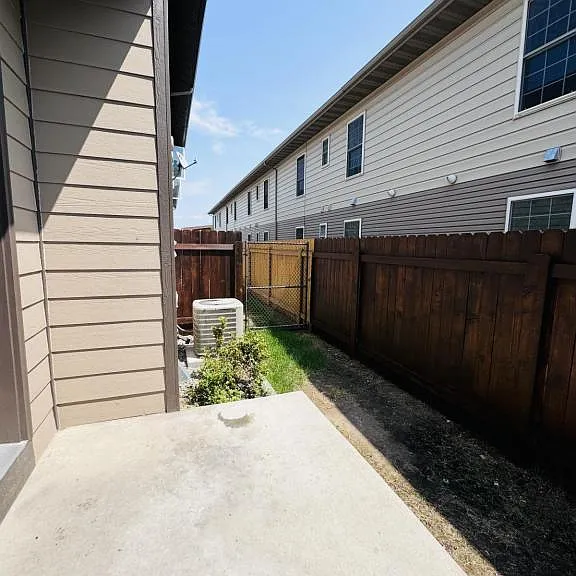 1043 Road Runner St — Photo 30