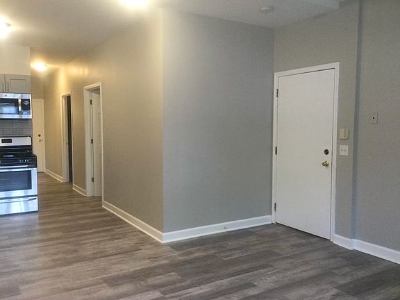3rd image of 1714 N Ashland Ave #G