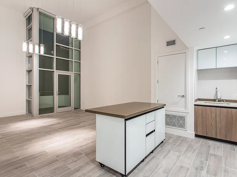 La Brea Regency LLC — Photo 18