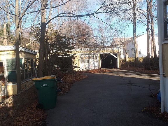 3rd image of 347 Nahatan St