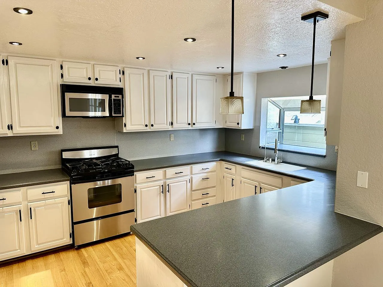 3 bed, 2.5 bath, 1538 sqft, $4,750 — Photo 4