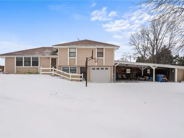 15391 Meadow Ln, Bonner Springs, KS 66012