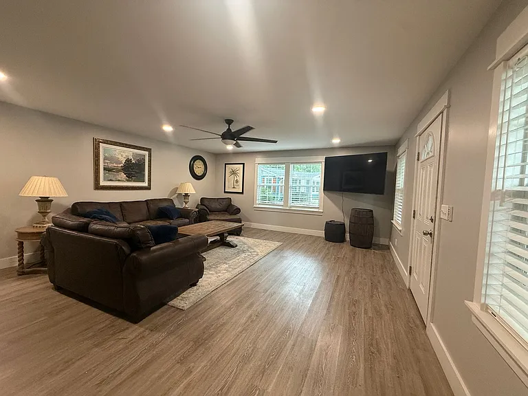 116 Burnett Rd — Photo 40