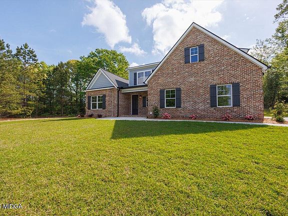 3rd image of 411 Southern Oaks Dr
