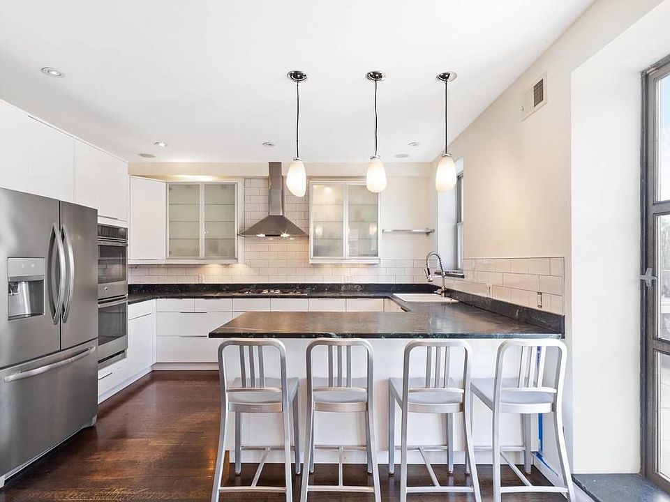 1st image of 370 Van Brunt St #1