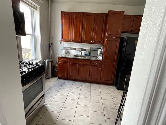 3rd image of 120 Dekalb Ave APT 8