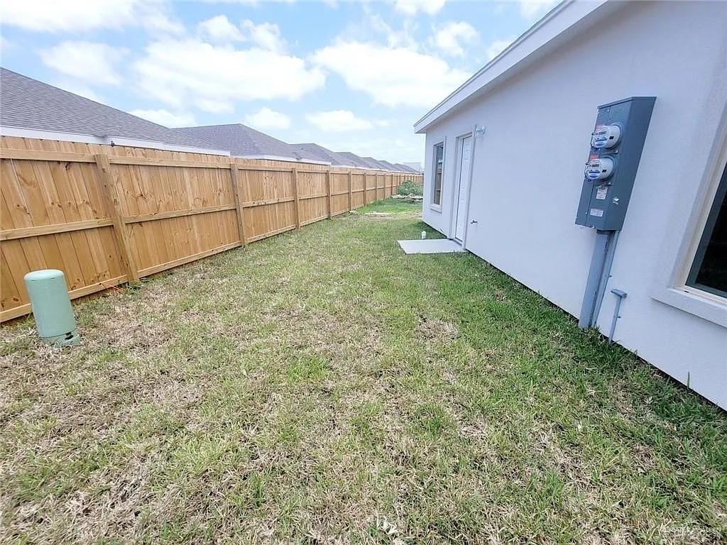 3 bed, 2.0 bath, 1078 sqft, $1,175 — Photo 2