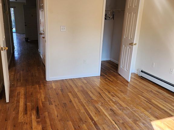 4th image of 830 E 218th St APT 2