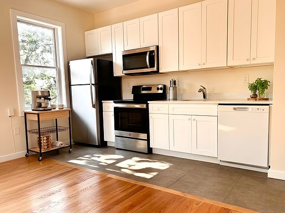 2nd image of 328 Nassau Ave Floor 2