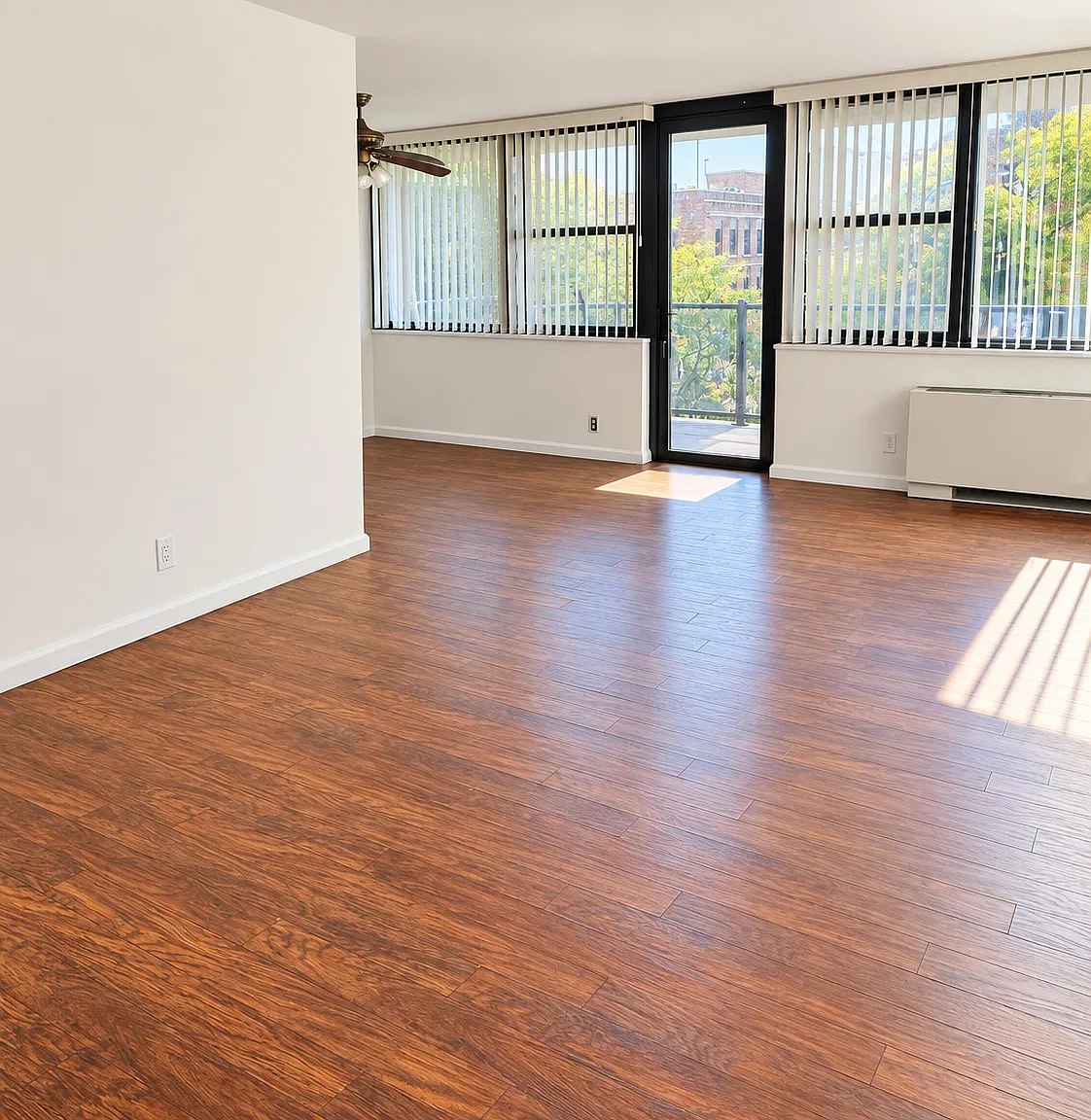 2 bed, 970 sqft, $3,900 — Photo 4