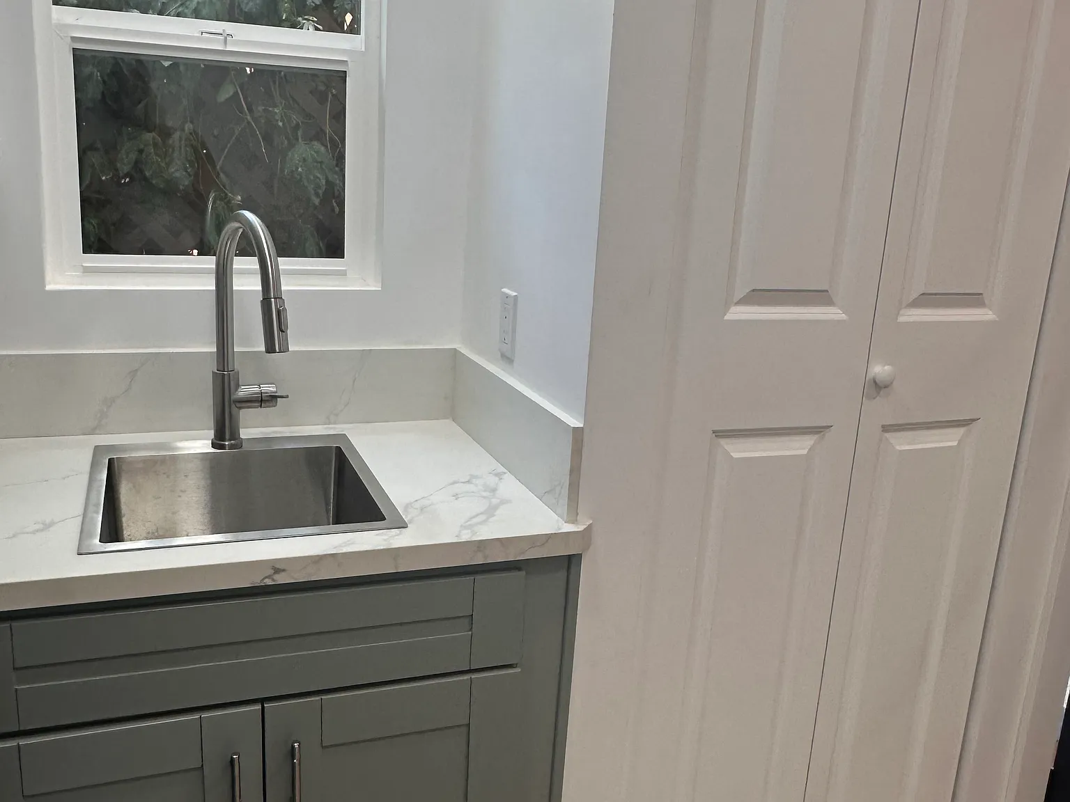 Studio, 250 sqft, $1,995 — Photo 4