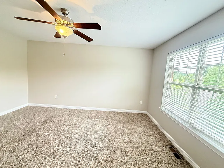 611 Knob Hill Rd — Photo 6