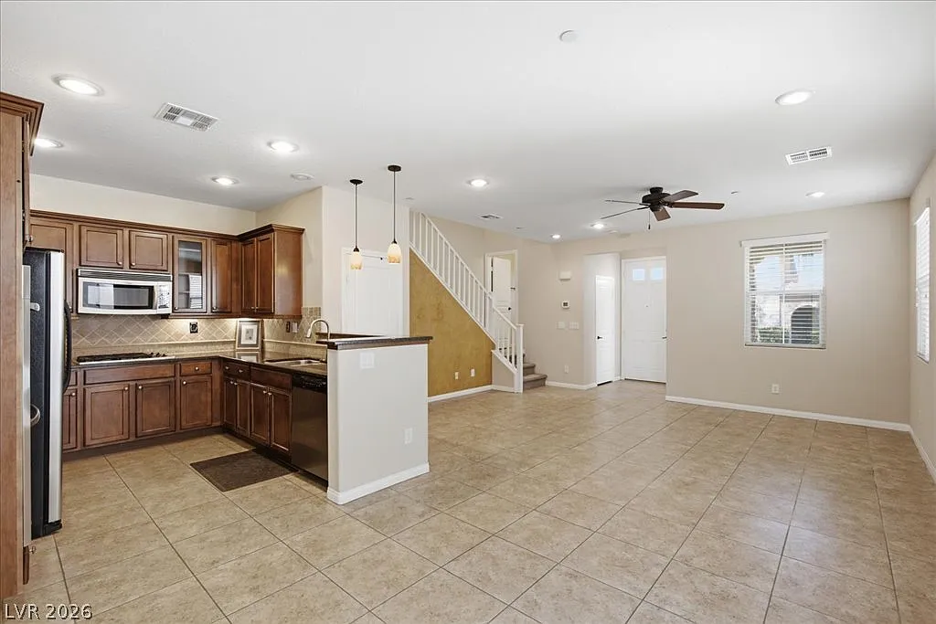 2 bed, 2.5 bath, 1513 sqft, $2,095 — Photo 3