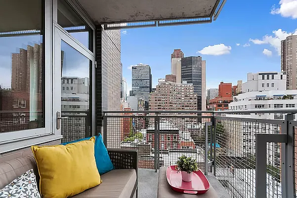 Rented by Compass | media 19