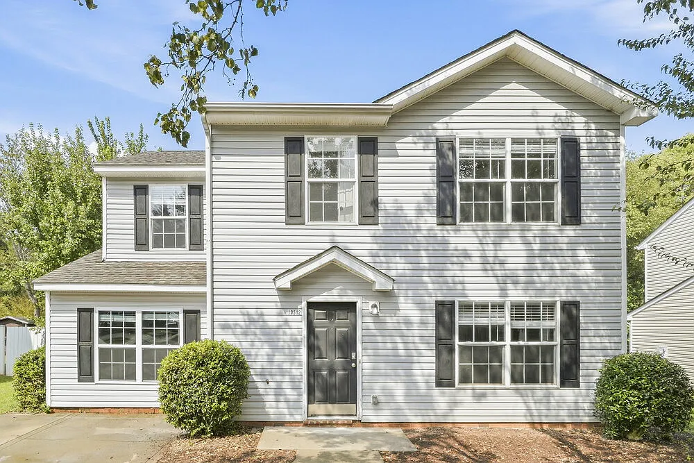4 bed, 2.5 bath, 1832 sqft, $2,180 — Photo 1