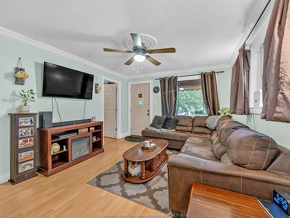 4th image of 1826 Francois Rd