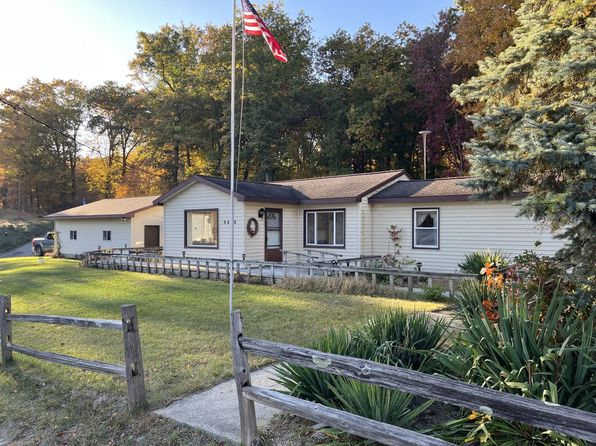 6408 Lakeshore Dr, Lakeview, MI 48850