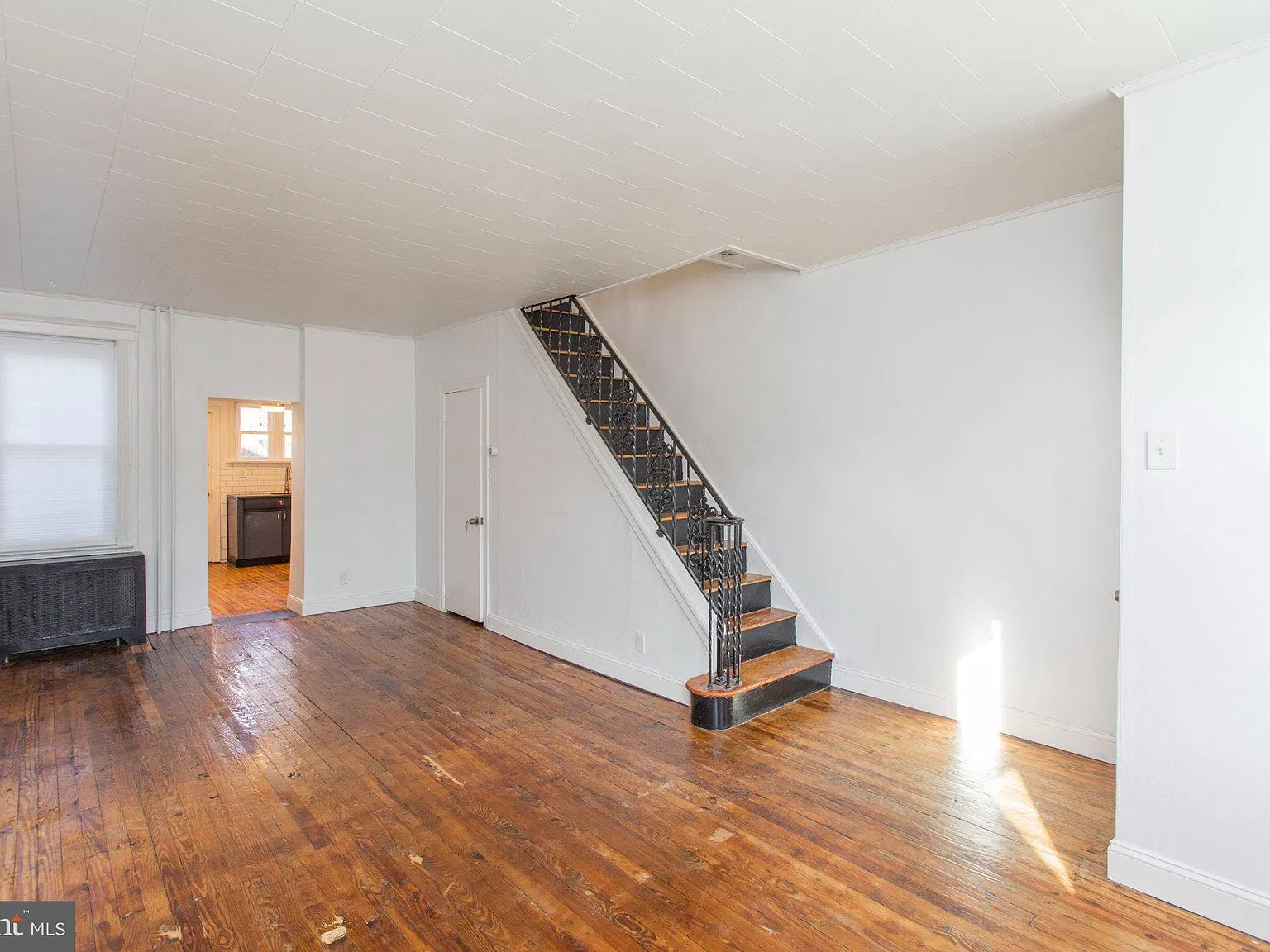 3 bed, 1.5 bath, 872 sqft, $1,700 — Photo 3
