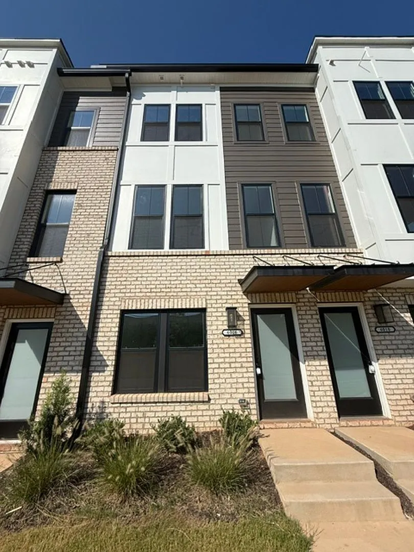 2 BR/2.5BA | Modern Townhome| 2-Car Garage + rooftop terrace — Photo 1