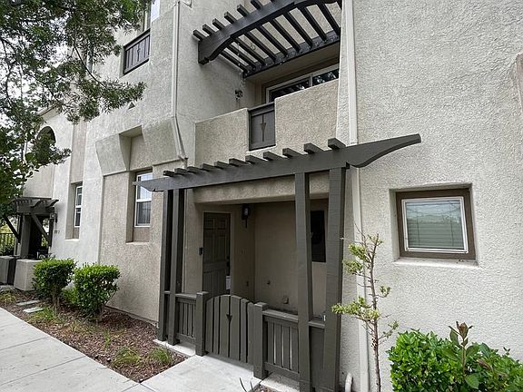 2nd image of 1898 Fargo Ln Unit 2