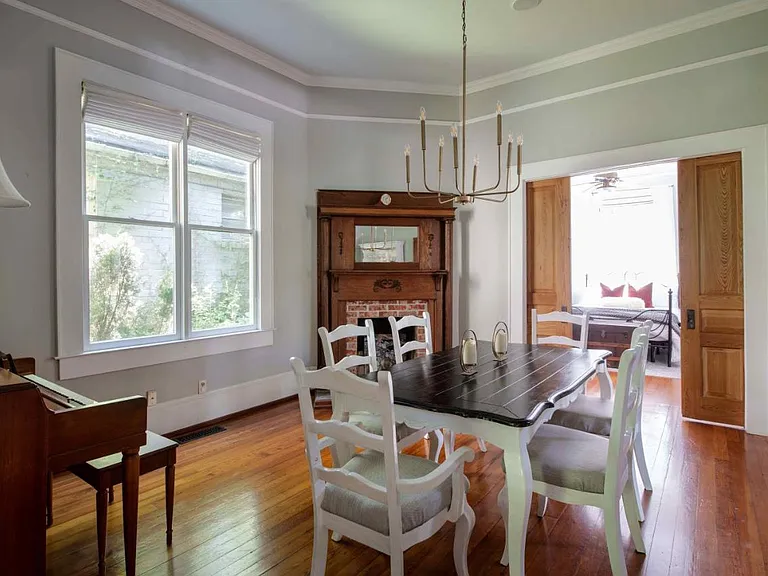 416 Augusta Ave SE — Photo 9