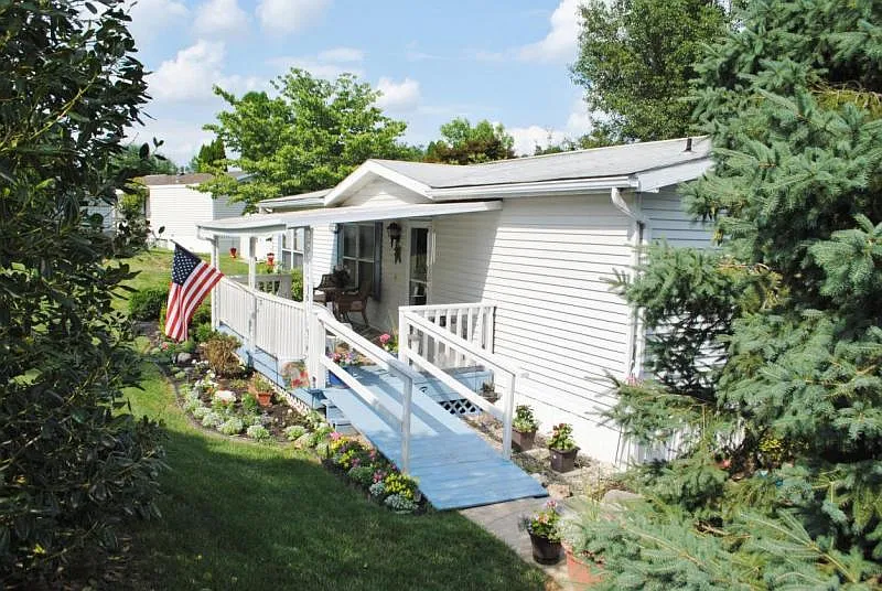 104 Oakfield Ct E photo 1