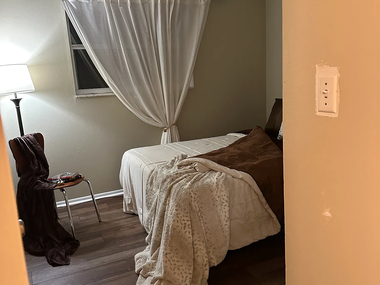 2 bed, 1200 sqft, $2,200 — Photo 2
