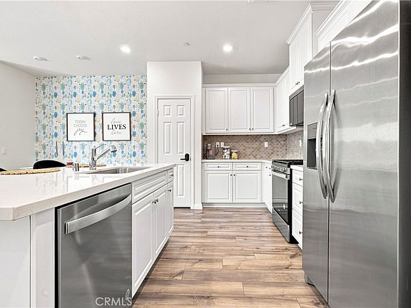 5th image of 3961 E Huntington St
