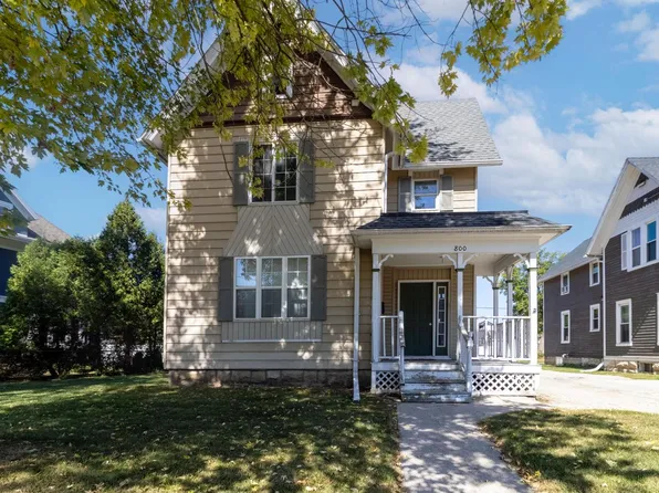 800 Lincoln AVENUE, Waukesha, WI 53186