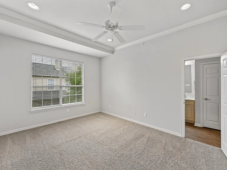 4404 Honfleur Ct — Photo 34