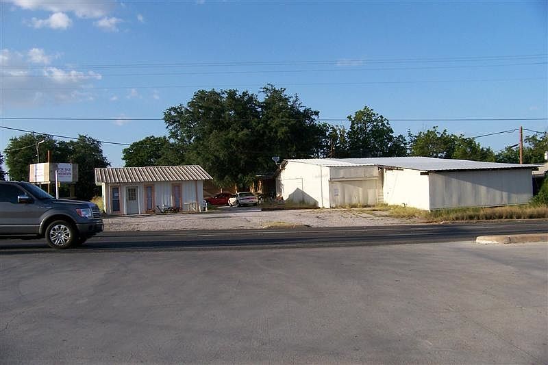 2nd image of 1634 Ranch Road 1431