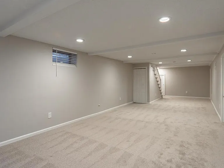 6418 Knoll St N — Photo 18