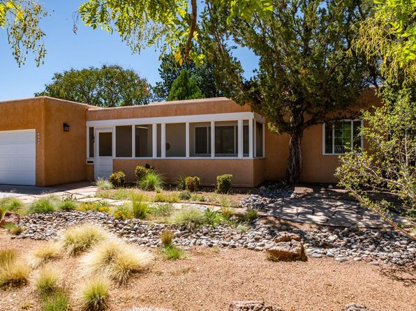 3822 La Hacienda Dr NE
